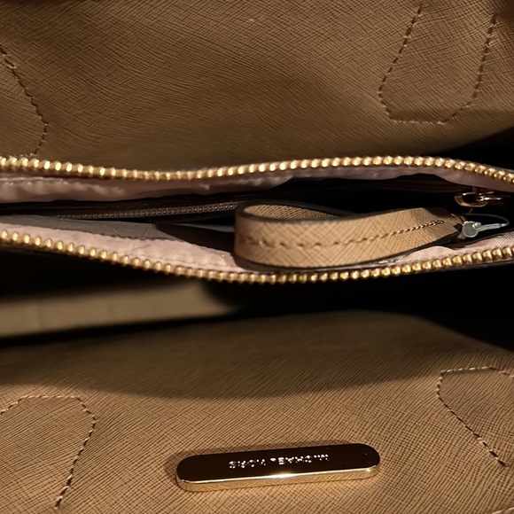 Navy Micheal Kors tote handbag - Picture 4 of 10